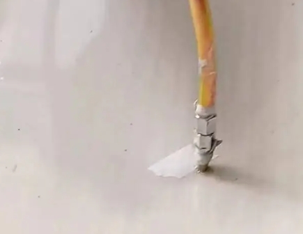 咸阳瓷砖空鼓维修公司专业解答在瓷砖铺贴过程中，如果使用的砂料过粗（如全部使用了粗砂），可能会导致以下问题